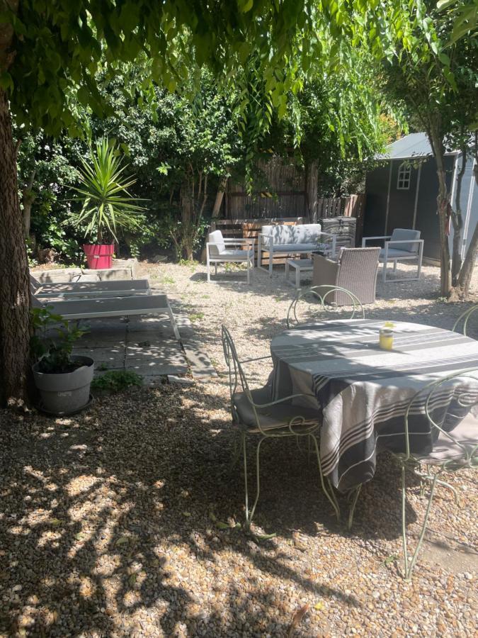 Appartement Avec Jardin En Ville L'Isle-sur-la-Sorgue Exterior photo